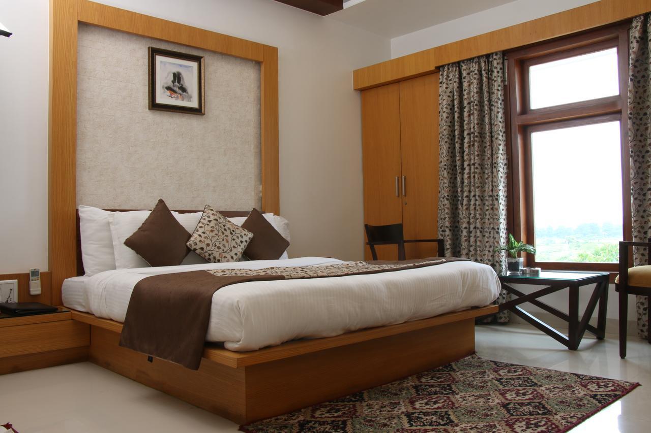 Hotel Deepali Sāgar エクステリア 写真