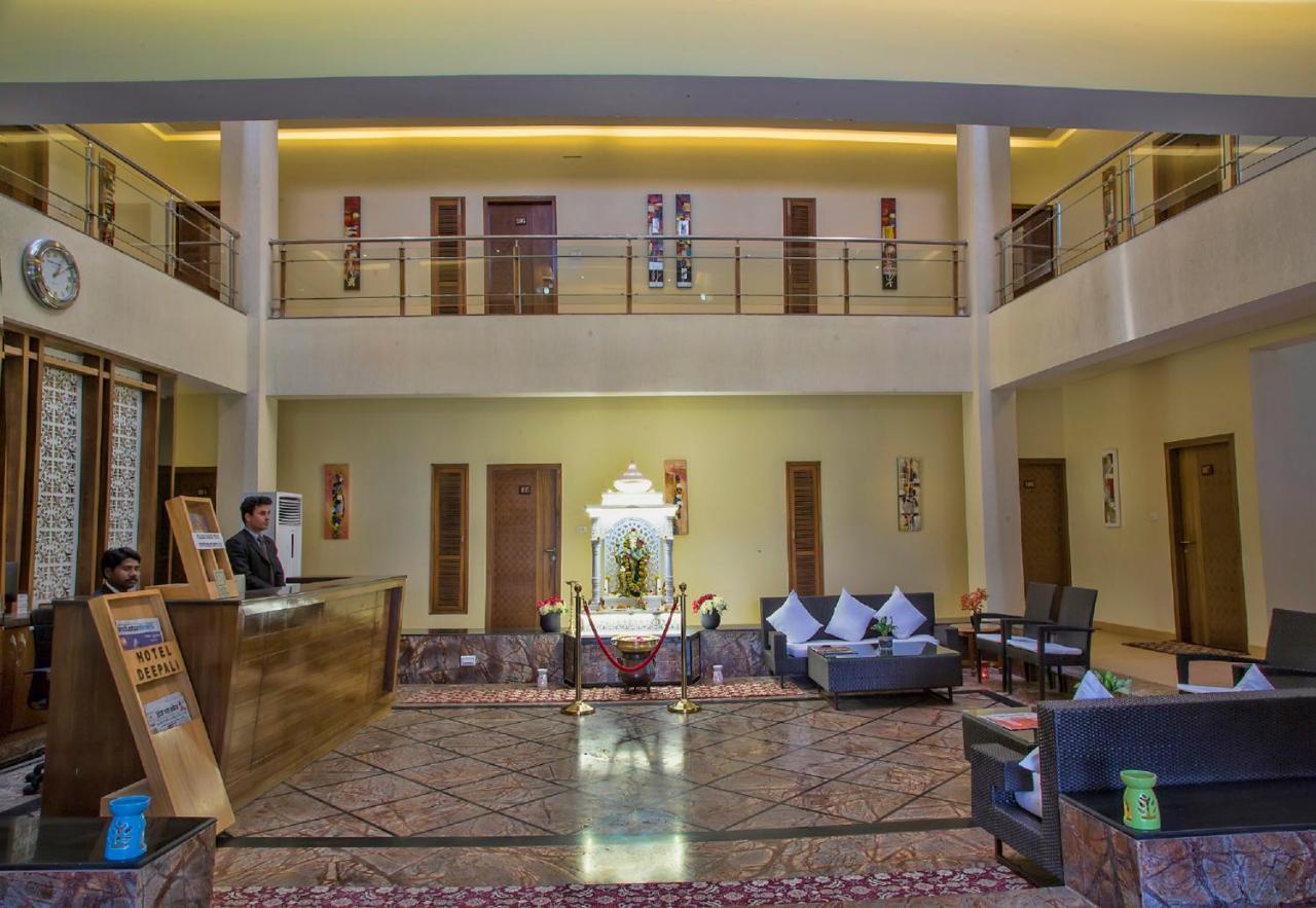 Hotel Deepali Sāgar エクステリア 写真